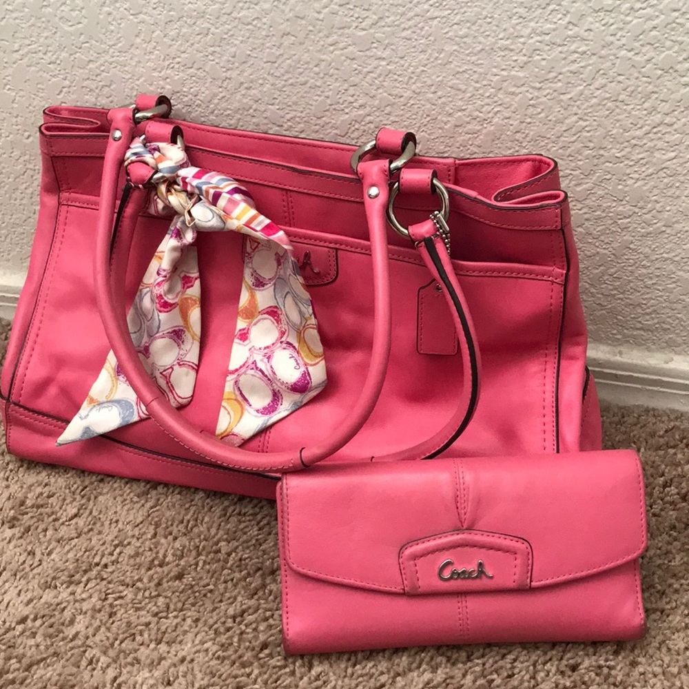 Coach purse and matching wallet